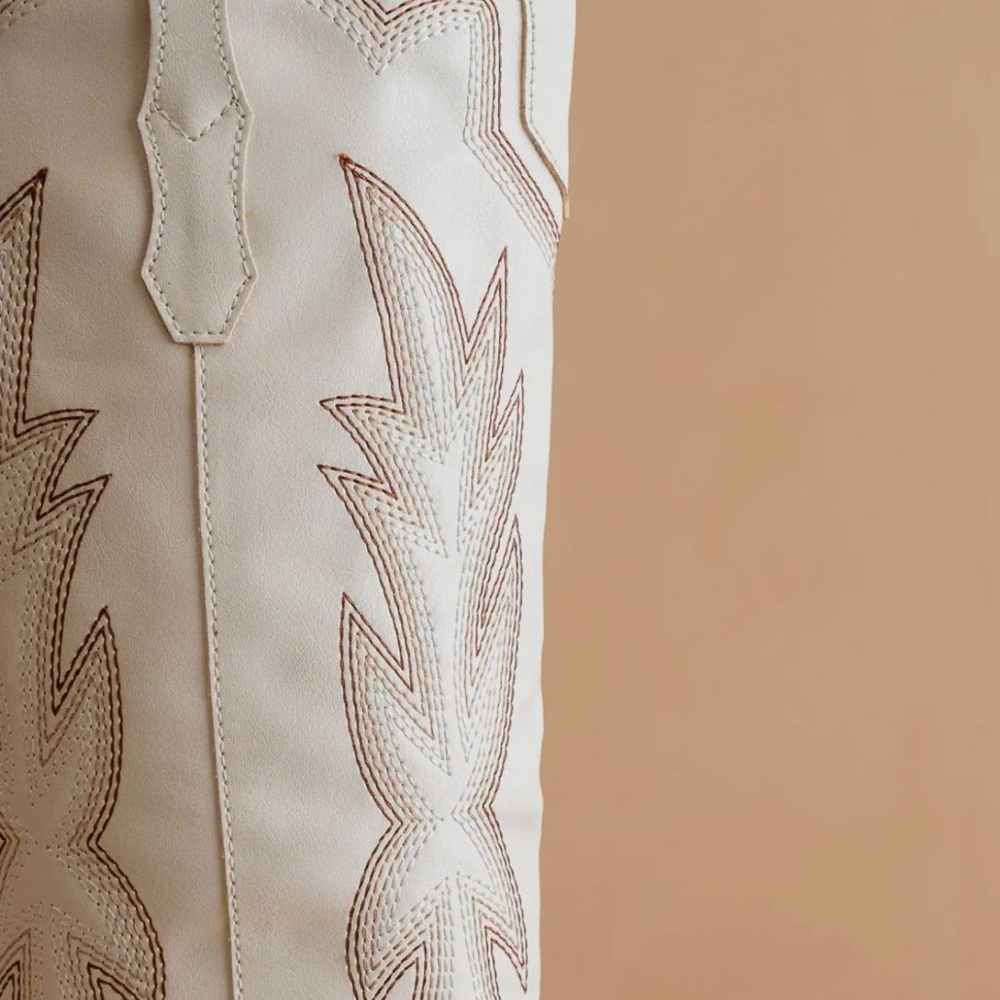 The Ainsley White | Embroidered
Cowboy
Western Boot - Picture 5 of 12